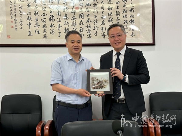 谢炳国牧师接待新加坡三一神学院访问团