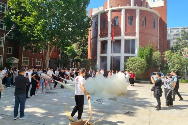 筑牢校园“防火墙”