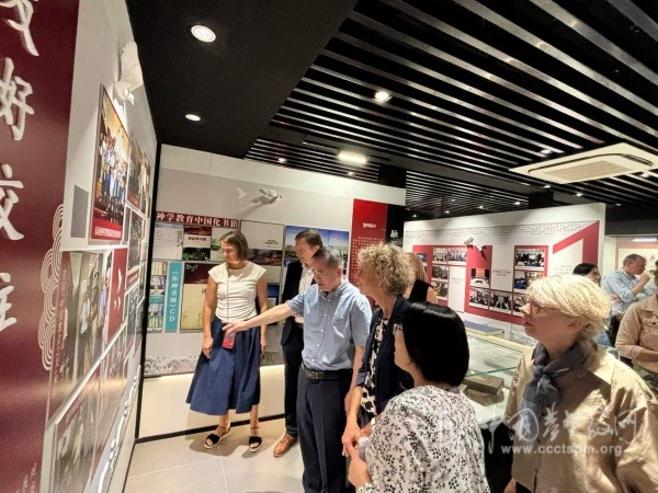 德国北部福音路德教会普世教会参访团访问华东神学院