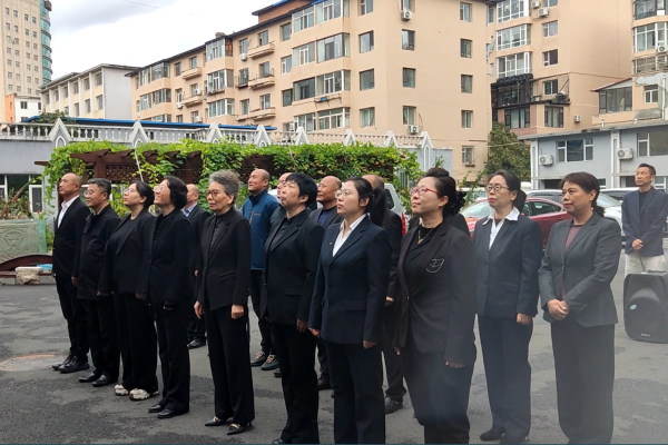 红旗飘扬迎华诞 爱国爱教颂祖国