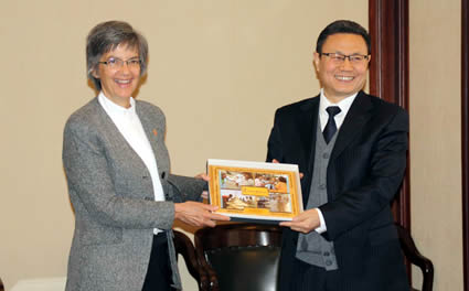 高峰会长会见美国联合卫理公会代表团一行
