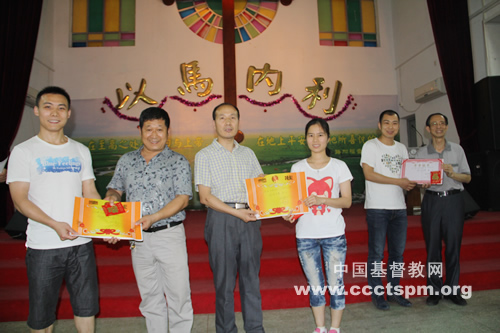 中南神学院运动会颁奖仪式举行