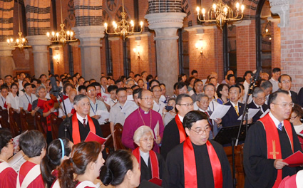 纪念中国基督教三自爱国运动委员会成立六十周年感恩崇拜在上海圣三一堂举行