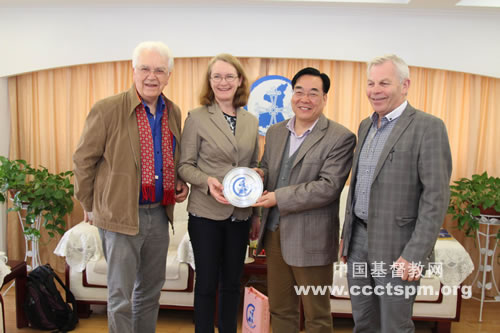 挪威信义会友人尤约翰牧师一行访问陕西教会